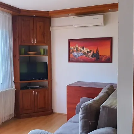 Lia Apartman